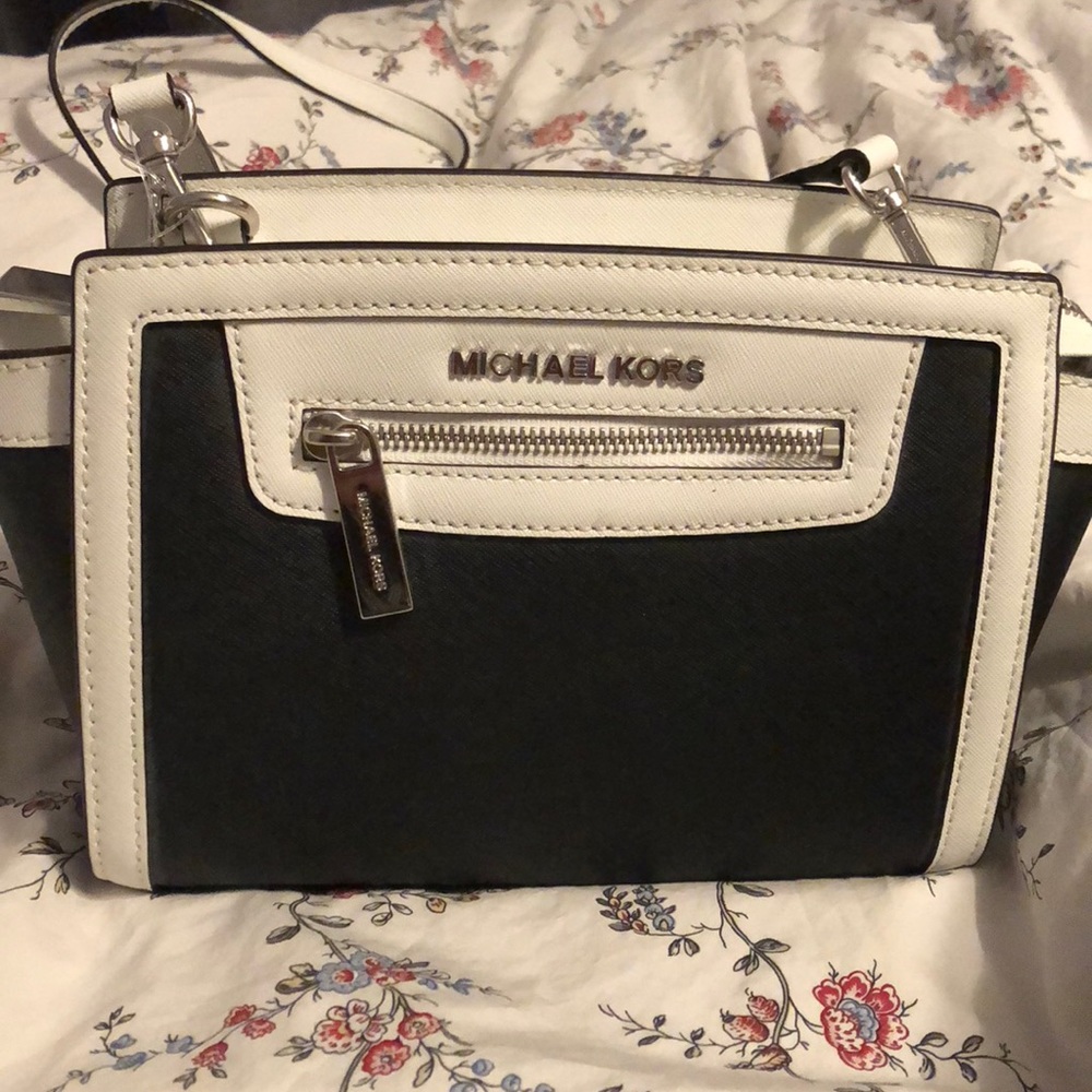 Black and White Michael Kors purse